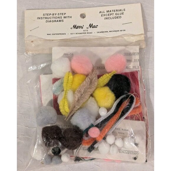 Merri Mac Christmas Kit Pom Poms Goozlefunch Animals Bunch Craft DIY Vtg #84-58 - Picture 2 of 11